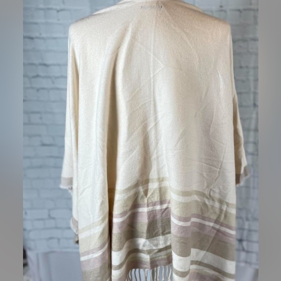 NEW Abercrombie & Fitch cream fringe shawl cape sweater poncho blanket one size - Picture 7 of 8